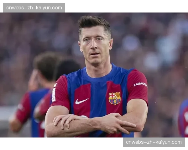 球员评分:莱万获全场最佳,但其本场射门转化率(20%)低于个人赛季平均值 球员评分:莱万获全场最佳,但其本场射门转化率(20%)低于个人赛季平均值